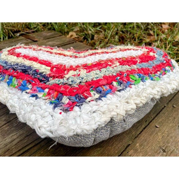 Vintage Heart Shaped Rag Rug Accent Pillow Farmhouse Primitive Red White - Picture 7 of 16